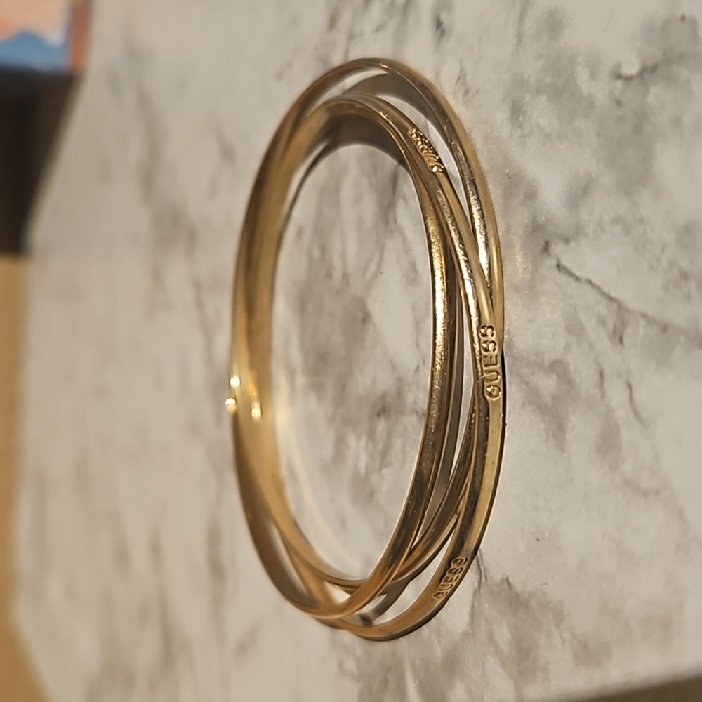 Guess basic gold bracelet Bangle With Guess Engraved